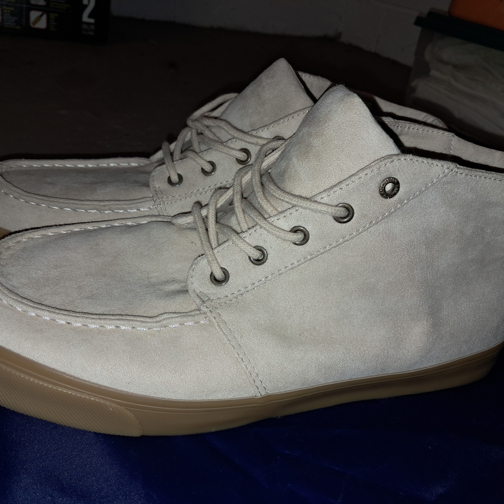 Old Navy Men's Beige Chukka Boots